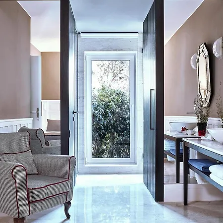 In Villa Elounda (Crete)